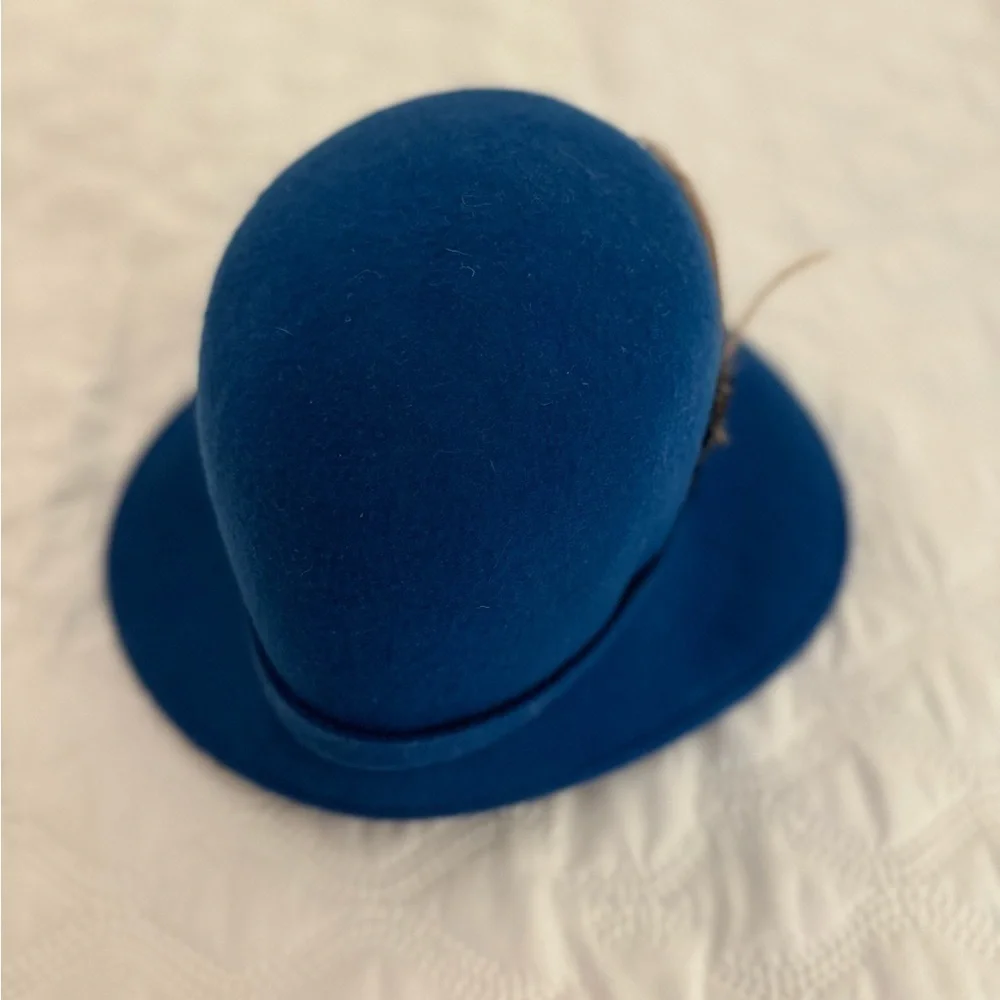 Magid Women's Blue Wool Bucket Hat w/feather accent vintage